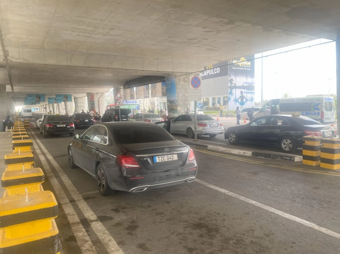 Ercan Havalimanı’nda taksi işgali