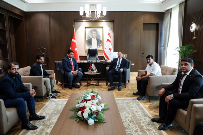 Öztürkler Pakistan'a taziyelerini iletti...